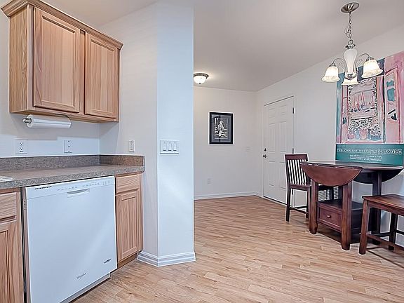 5th image of 867 Amber Ct
