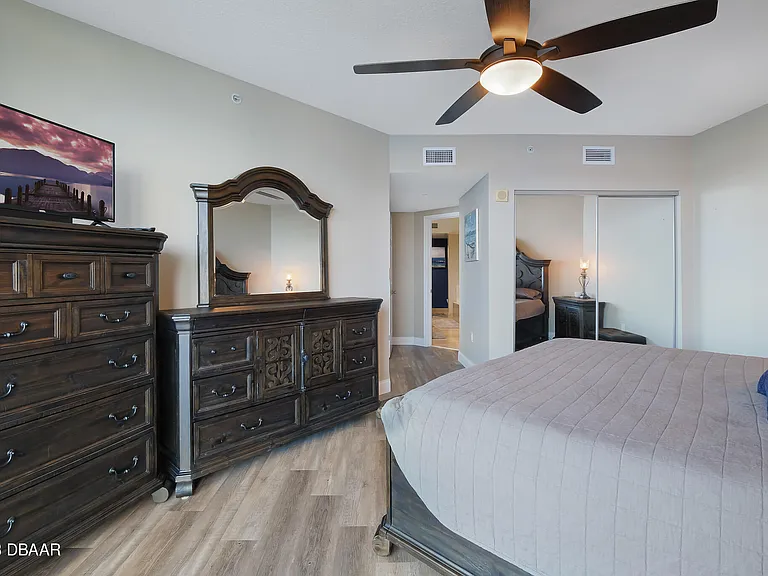 241 Riverside Dr #208 — Photo 17