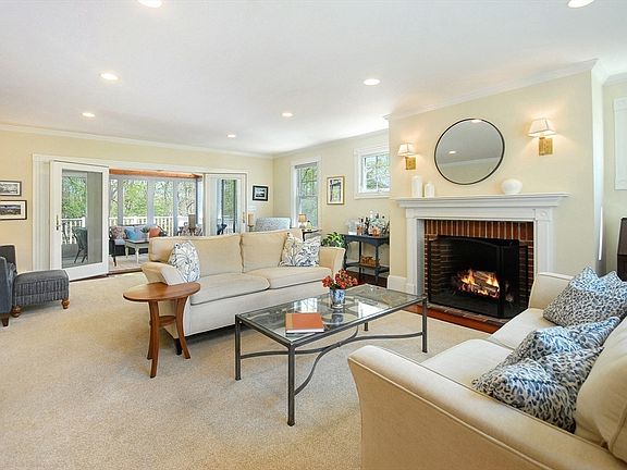 4th image of 353 Thoreau St