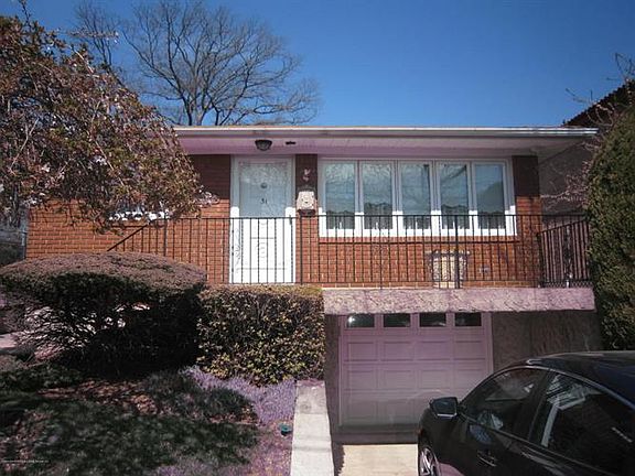 3rd image of 31 Alderwood Pl