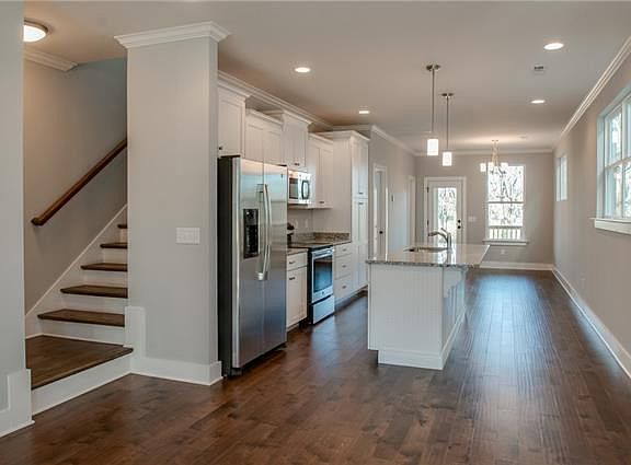 3rd image of 2217 Sadler Ave