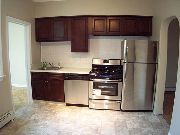 2nd image of 409 2nd St #1