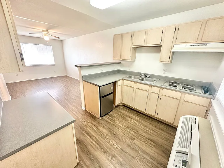 2520 W Prairie St — Photo 3