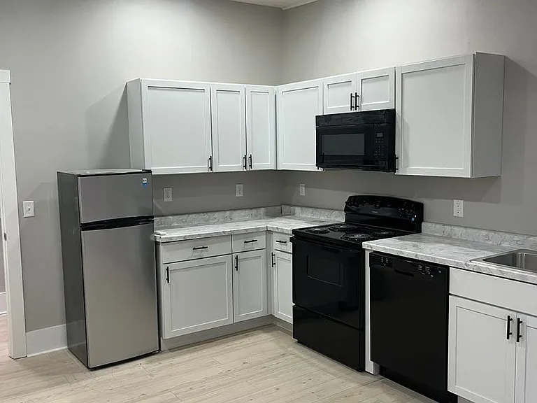114 E Franklin St #2 — Photo 1