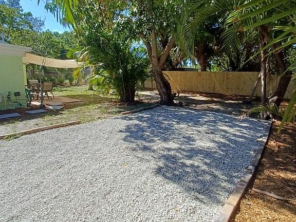 3rd image of 3809 Periwinkle Ln