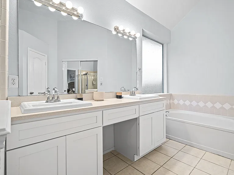 8205 Steamers Ln — Photo 12