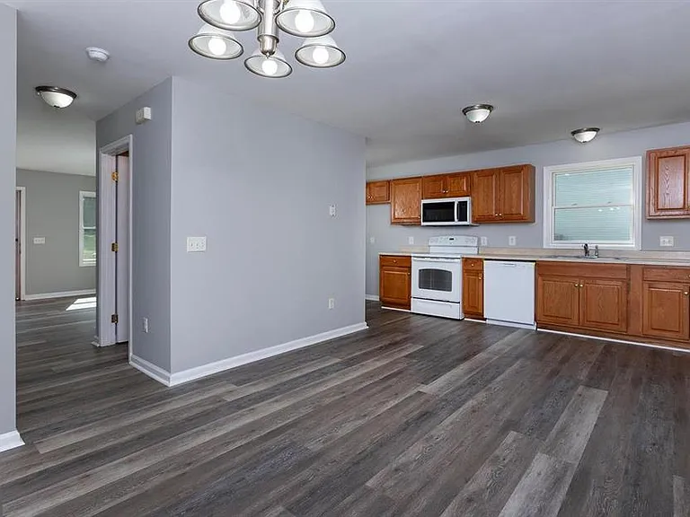 1041 Oberlin Rd — Photo 25