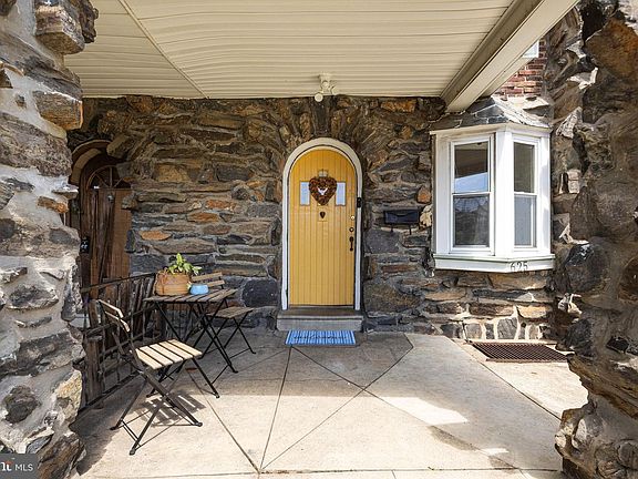 5th image of 625 E Woodlawn St