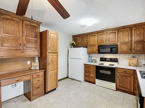 5th image of 1143 SW Ephraim Dr