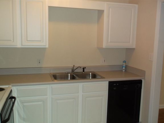 5th image of 422 Rose St