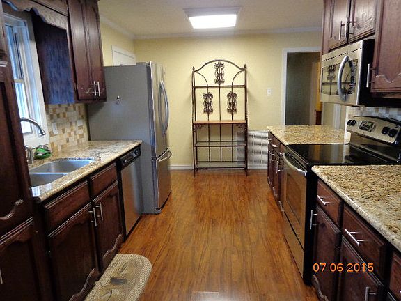 5th image of 1138 W Henrietta Ave