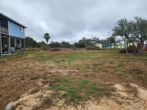 135 Palmetto Point Rd, Rockport, TX 78382