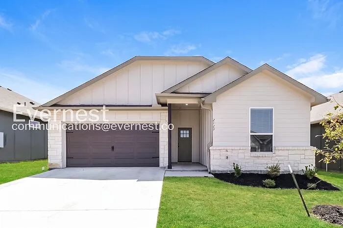 3 bed, 2.0 bath, 1881 sqft, $1,945 — Photo 2