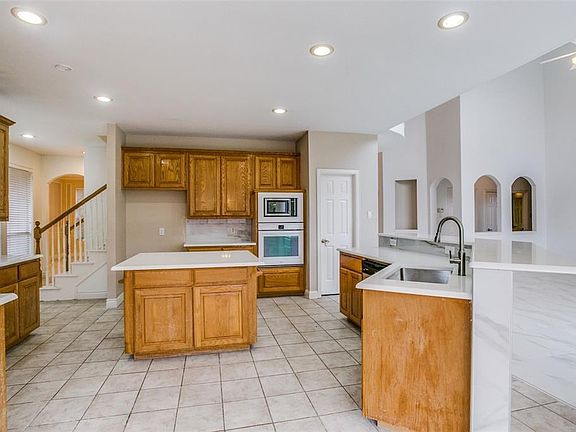 4th image of 4021 Lost Creek Dr