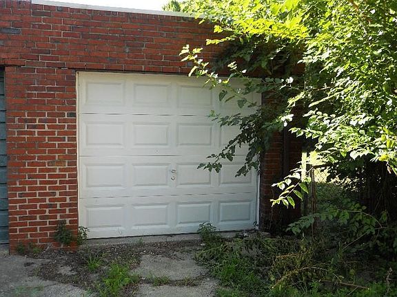 5th image of 309 Woodbourne Ave