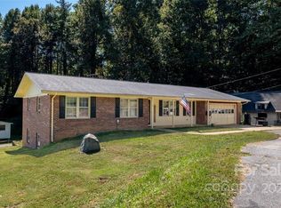 21 Barberry Heights Dr, Brevard, NC 28712