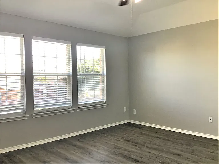 629 Duke Dr — Photo 11