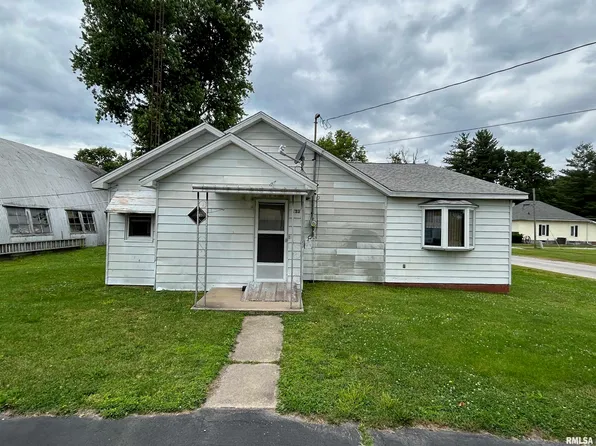 121 E Front St, Nokomis, IL 62075