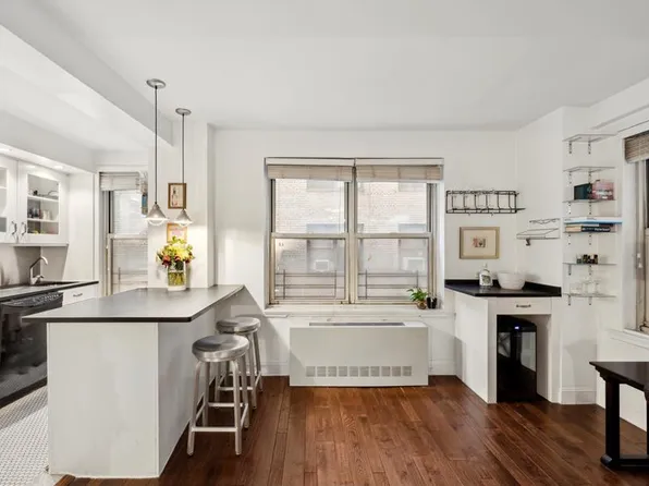 424 East 52nd Street 2D image 2 of 12