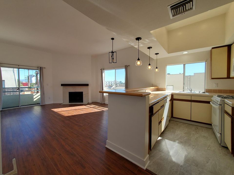 1st image of 1542 Amherst Ave #12