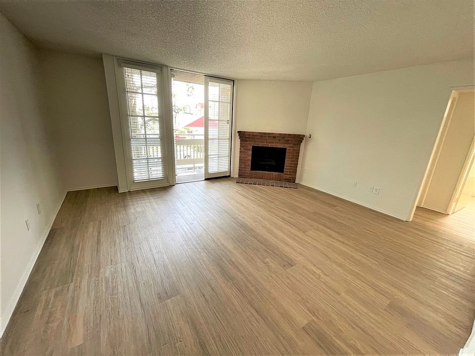 1st image of 11955 Walnut Ln #101