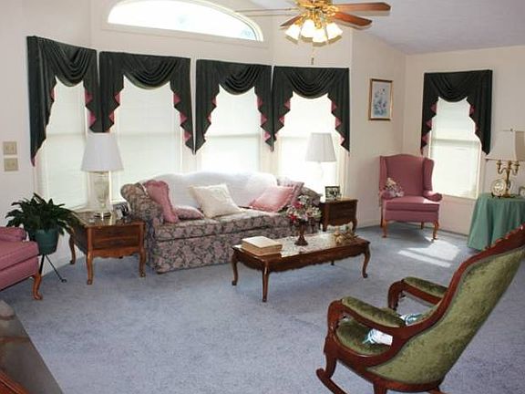 Bed3/Decor as Living Room