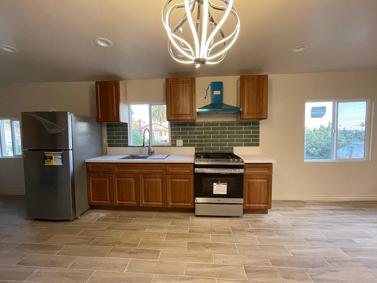 2 bed, 700 sqft, $2,690 — Photo 3