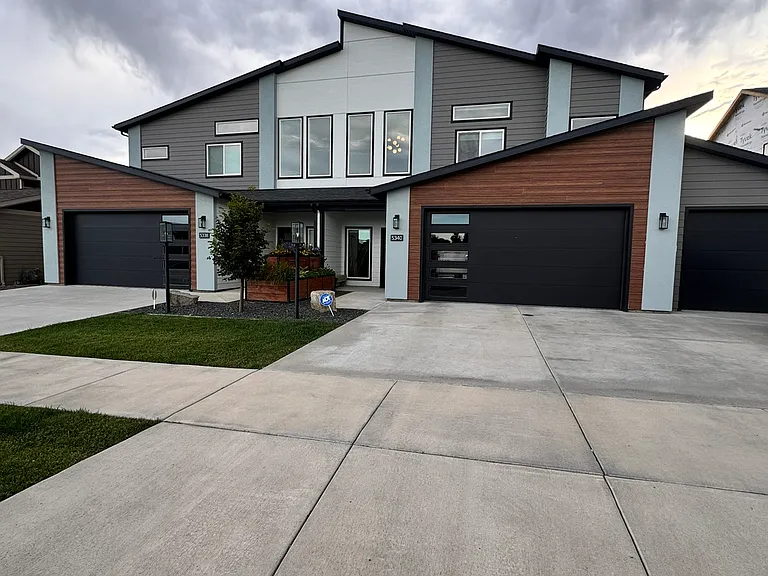 5340 Amherst Dr — Photo 1