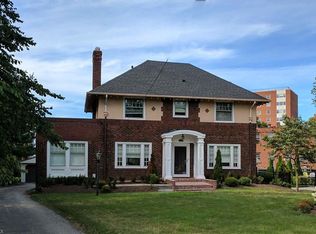 11860 Lake Ave, Lakewood, OH 44107