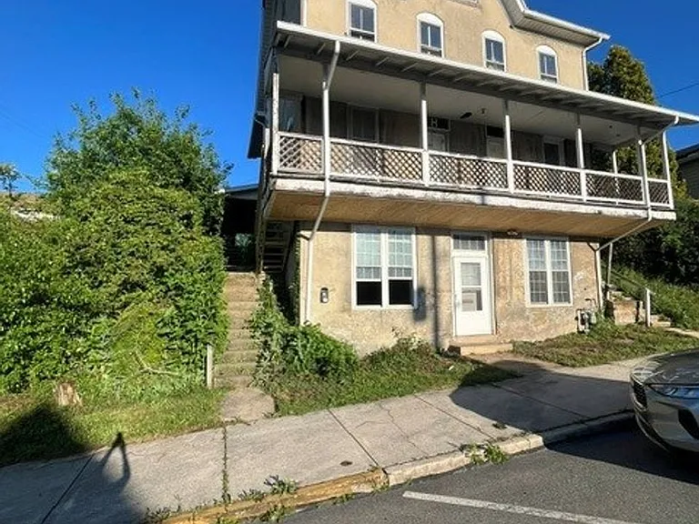 204 N 2nd St — Photo 1