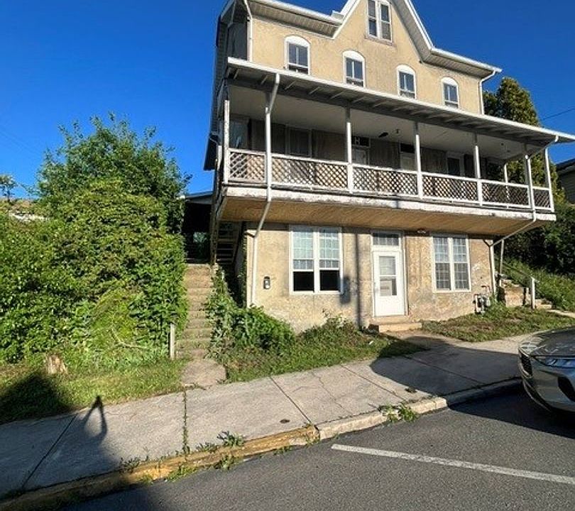 1st image of 204 N 2nd St