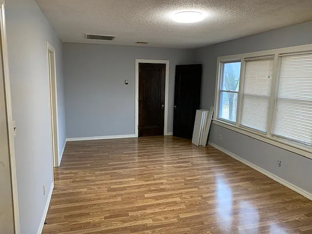 2 bed, $900 — Photo 2