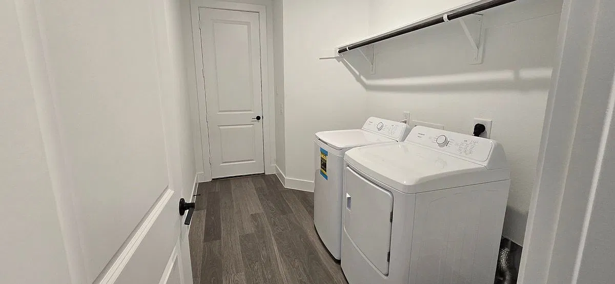 4 bed, 3.0 bath, 2445 sqft, $3,200 — Photo 4