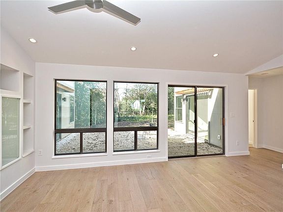 4th image of 4618 Richmond Ave