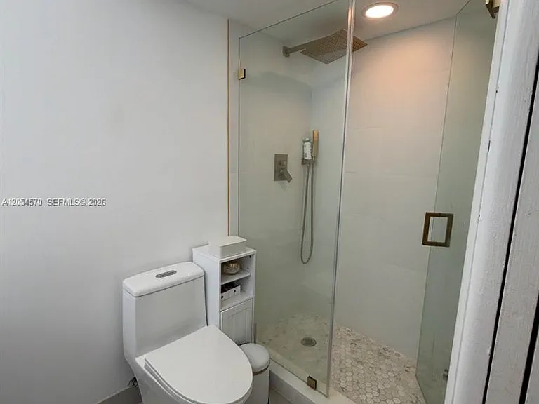 420 NE 12th Ave #502 — Photo 8