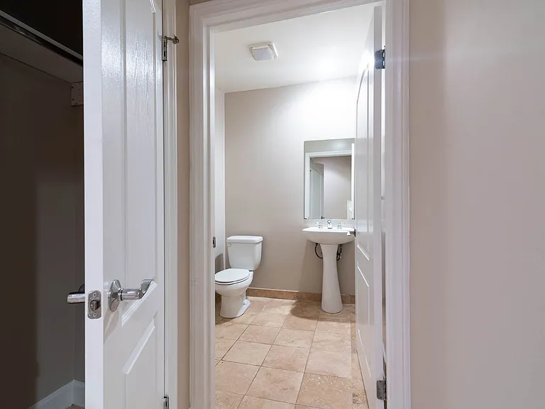 1522 Amherst Ave #102 — Photo 12