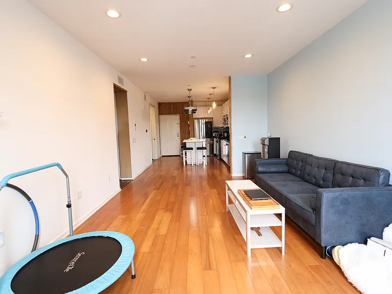 1901 Victoria Ave #105 — Photo 7