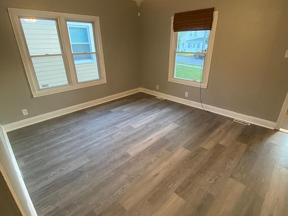 5th image of 3115 59th St