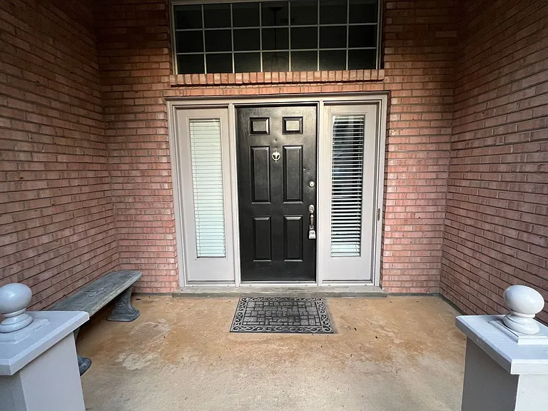 7117 Stamford Ct — Photo 3