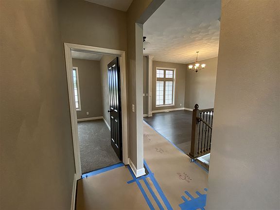 4th image of 248 Club House Dr