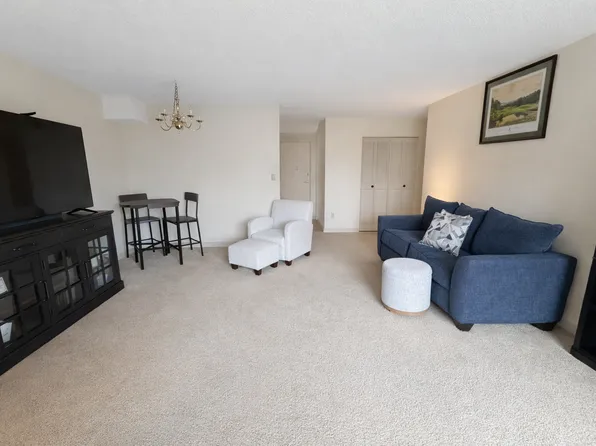 64 Centre St #7B, Brookline, MA 02446