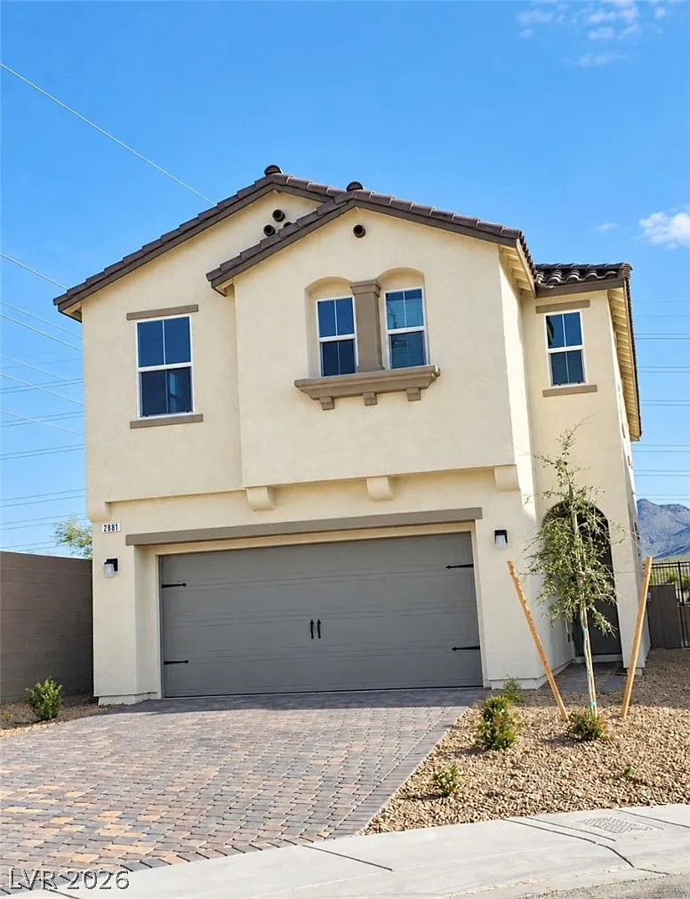 5 bed, 2.5 bath, 2467 sqft, $3,000 — Photo 1