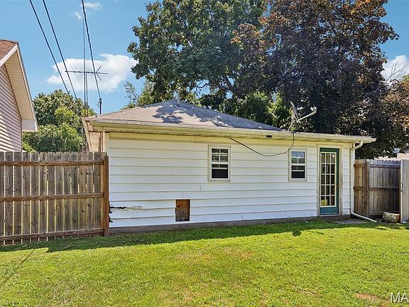 3rd image of 304 N Chiles St