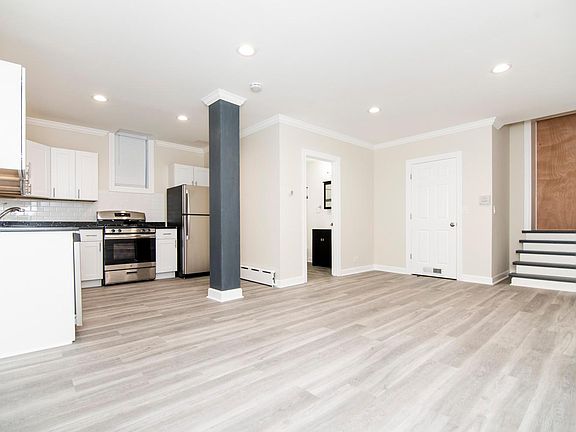 5th image of 646 1/2 W Roscoe St #G