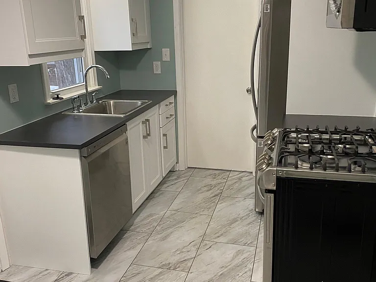 528 E Cambourne St — Photo 12