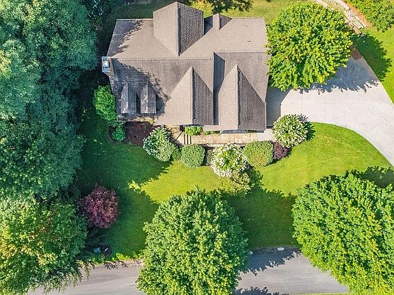 5th image of 103 Black Point Dr