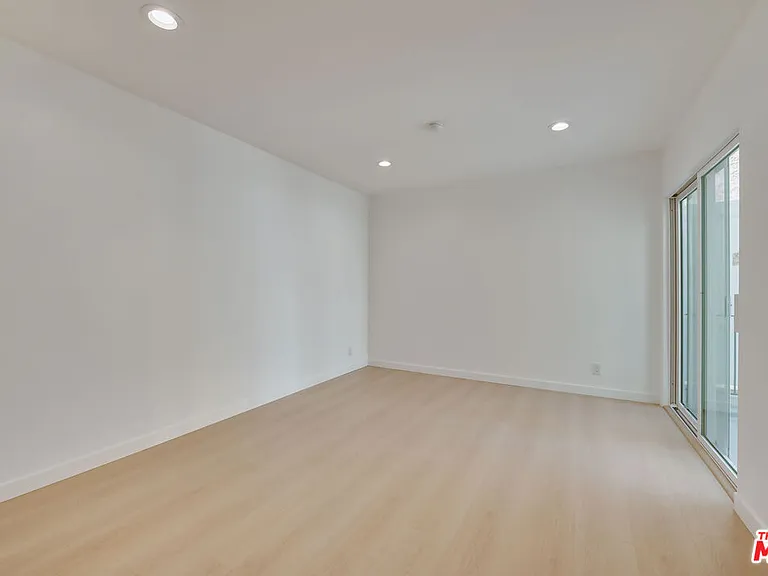 1021 N Genesee Ave #4 — Photo 11