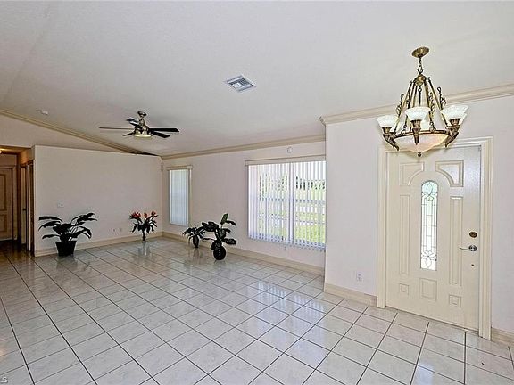 3rd image of 819 NE 23rd Ter