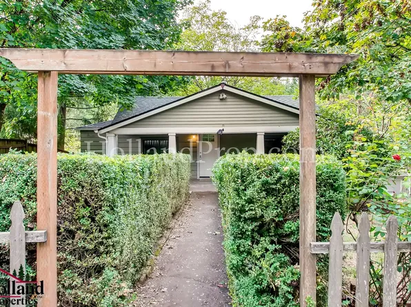 9601 SW 42nd Ave, Portland, OR 97219