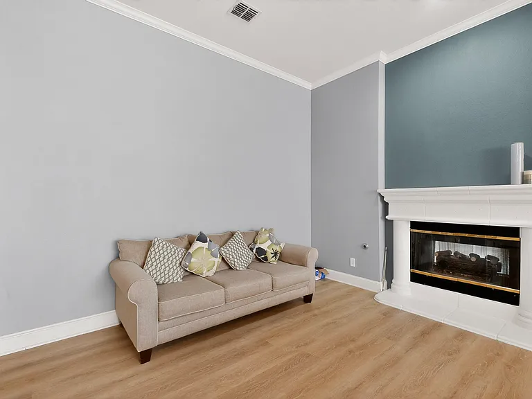 3513 San Paula Dr — Photo 6